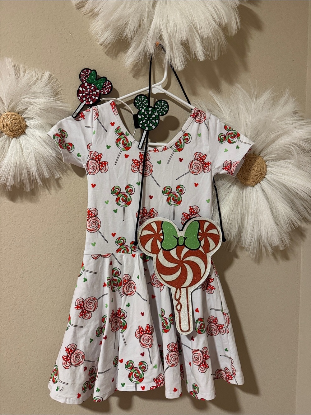 Disney Christmas dress - 11/12 Wild rich kids